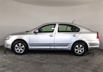 Подержанный автомобиль Skoda Octavia Liftback 2012 года (8 фото)