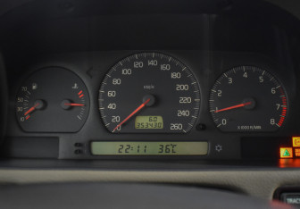 Подержанный автомобиль Volvo S70 1997 года (17 фото)