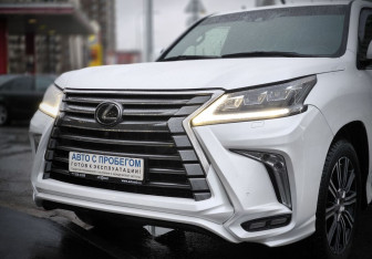Подержанный автомобиль Lexus LX 2021 года (10 фото)