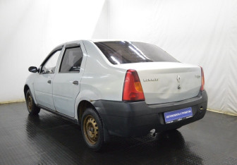 Подержанный автомобиль Renault Logan Sedan 2009 года (7 фото)