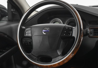 Подержанный автомобиль Volvo XC70 2008 года (14 фото)