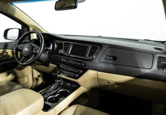 Подержанный автомобиль Kia Carnival 2019 года (9 фото)