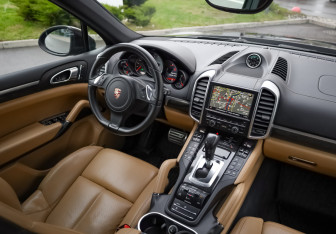 Подержанный автомобиль Porsche Cayenne 2014 года (11 фото)