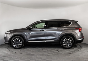 Подержанный автомобиль Hyundai Santa Fe 2023 года (9 фото)