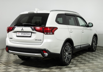 Подержанный автомобиль Mitsubishi Outlander 2018 года (5 фото)