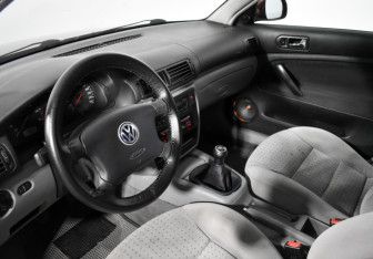 Подержанный автомобиль Volkswagen Passat Sedan 2000 года (9 фото)