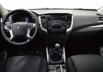 Подержанный автомобиль Mitsubishi Pajero Sport 2020 года (13 фото)