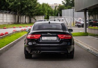 Подержанный автомобиль Jaguar XE 2017 года (7 фото)