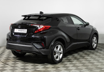 Подержанный автомобиль Toyota C-HR 2019 года (5 фото)