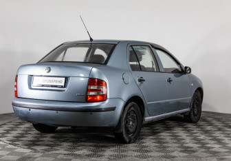 Подержанный автомобиль Skoda Fabia Hatchback 2004 года (5 фото)
