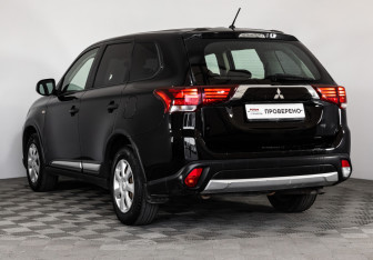 Подержанный автомобиль Mitsubishi Outlander 2016 года (7 фото)