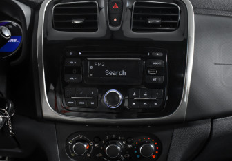 Подержанный автомобиль Renault Logan Sedan 2014 года (16 фото)