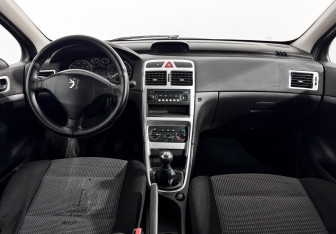 Подержанный автомобиль Peugeot 307 Hatchback 2005 года (14 фото)