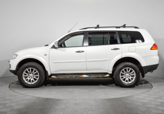 Подержанный автомобиль Mitsubishi Pajero Sport 2011 года (8 фото)