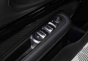 Подержанный автомобиль MINI Clubman Wagon 2016 года (10 фото)