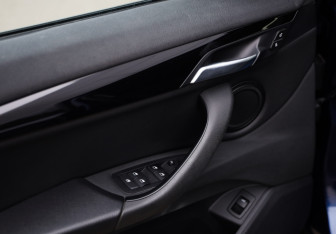 Подержанный автомобиль BMW X1 2019 года (21 фото)