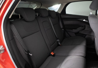 Подержанный автомобиль Ford Focus Hatchback 2012 года (20 фото)