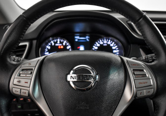 Подержанный автомобиль Nissan X-Trail 2016 года (17 фото)