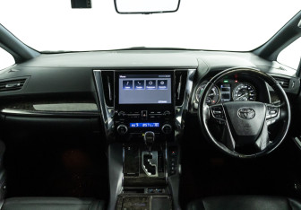 Подержанный автомобиль Toyota Alphard 2020 года (13 фото)