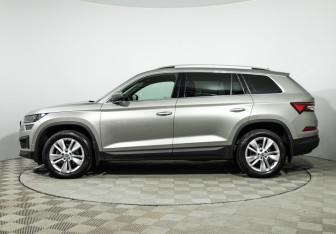 Подержанный автомобиль Skoda Kodiaq 2022 года (8 фото)