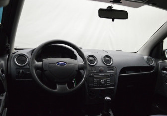 Подержанный автомобиль Ford Fusion 2008 года (8 фото)