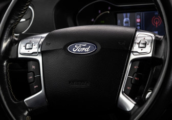 Подержанный автомобиль Ford Mondeo Sedan 2013 года (11 фото)