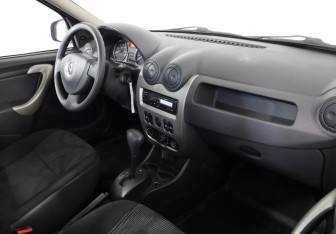 Подержанный автомобиль Renault Logan Sedan 2015 года (17 фото)