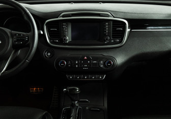 Подержанный автомобиль Kia Sorento 2017 года (14 фото)