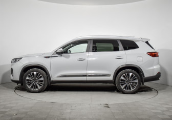 Подержанный автомобиль Chery Tiggo 8 Pro Max 2023 года (8 фото)