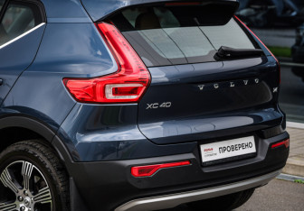 Подержанный автомобиль Volvo XC40 2021 года (12 фото)