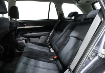 Подержанный автомобиль Subaru Outback Wagon 2011 года (10 фото)