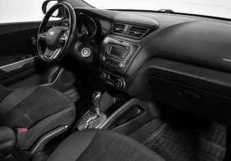 Подержанный автомобиль Kia Rio Sedan 2013 года (13 фото)