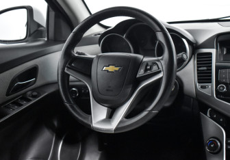 Подержанный автомобиль Chevrolet Cruze Sedan 2011 года (14 фото)