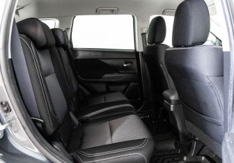 Подержанный автомобиль Mitsubishi Outlander 2019 года (20 фото)