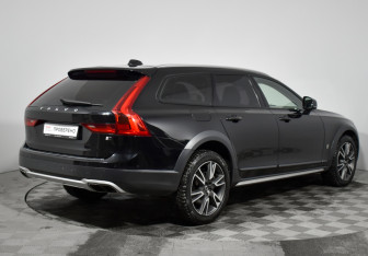Подержанный автомобиль Volvo V90 Cross Country 2017 года (5 фото)