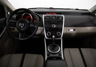 Подержанный автомобиль Mazda CX-7 2007 года (9 фото)