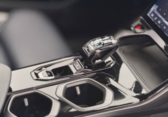 Подержанный автомобиль Geely Atlas 2024 года (19 фото)