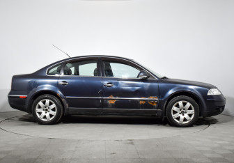 Подержанный автомобиль Volkswagen Passat Sedan 2004 года (4 фото)