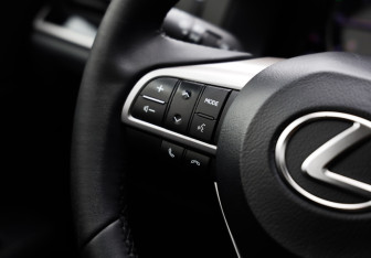 Подержанный автомобиль Lexus ES 2016 года (13 фото)