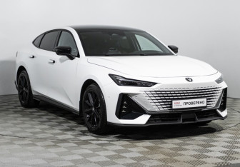 Подержанный автомобиль Changan UNI-V 2023 года (3 фото)