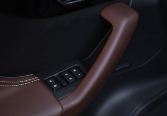 Подержанный автомобиль Jaguar F-Pace 2017 года (23 фото)