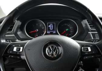 Подержанный автомобиль Volkswagen Tiguan 2018 года (17 фото)