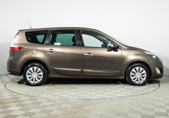 Подержанный автомобиль Renault Scenic 2011 года (4 фото)