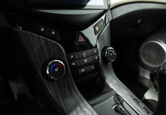 Подержанный автомобиль Chevrolet Cruze Hatchback 2013 года (16 фото)