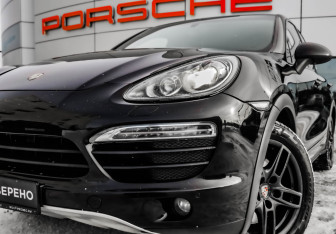 Подержанный автомобиль Porsche Cayenne 2010 года (2 фото)