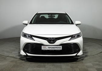 Подержанный автомобиль Toyota Camry Sedan 2018 года (2 фото)