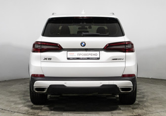 Подержанный автомобиль BMW X5 2019 года (6 фото)