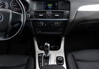 Подержанный автомобиль BMW X3 2013 года (11 фото)
