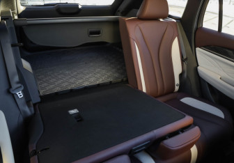 Подержанный автомобиль Geely Monjaro 2022 года (30 фото)