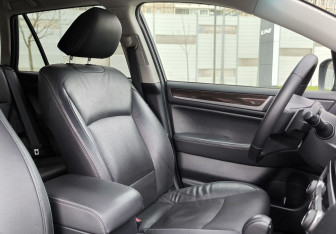 Подержанный автомобиль Subaru Outback Wagon 2015 года (16 фото)